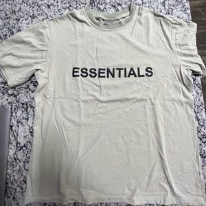 Fear of God Essentials Boxy T-Shirt
Applique Logo